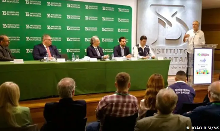 Ministro assina contrato para compra de vacina da dengue do Butantan