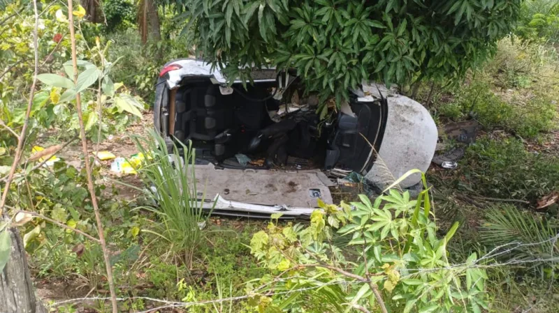 Acidente grave na BR-101 deixa cinco pessoas feridas em Teixeira de Freitas.