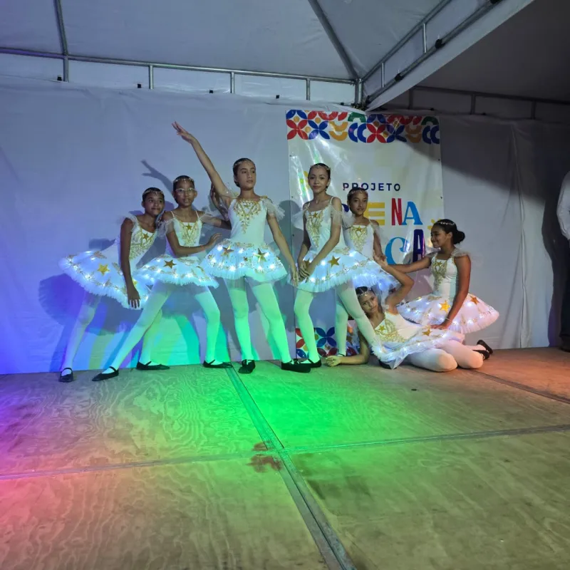 Arte na Praça – Especial de Natal é sucesso e fortalece cultura e economia local em Itanhém