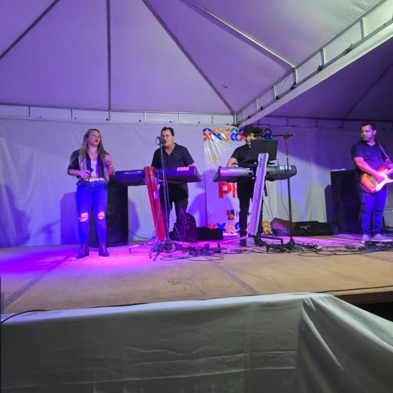 Arte na Praça – Especial de Natal é sucesso e fortalece cultura e economia local em Itanhém