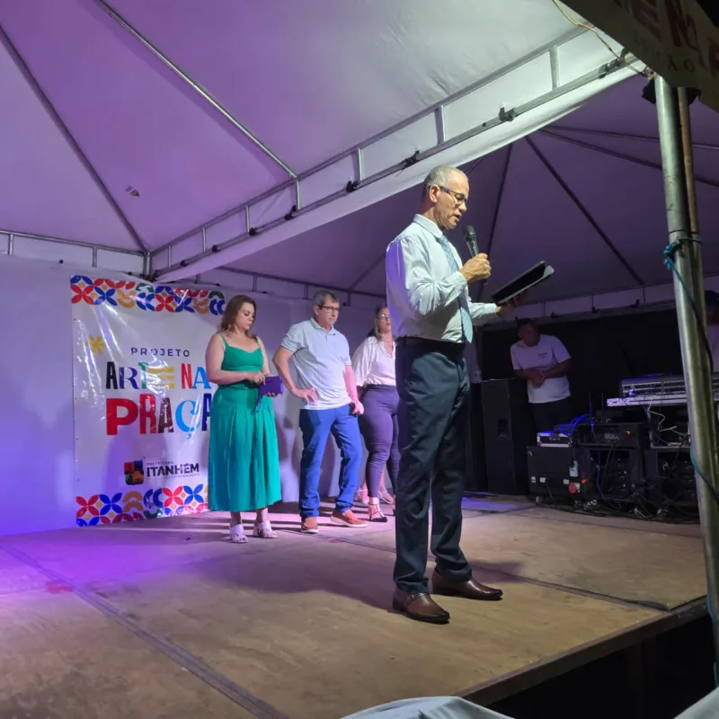 Arte na Praça – Especial de Natal é sucesso e fortalece cultura e economia local em Itanhém