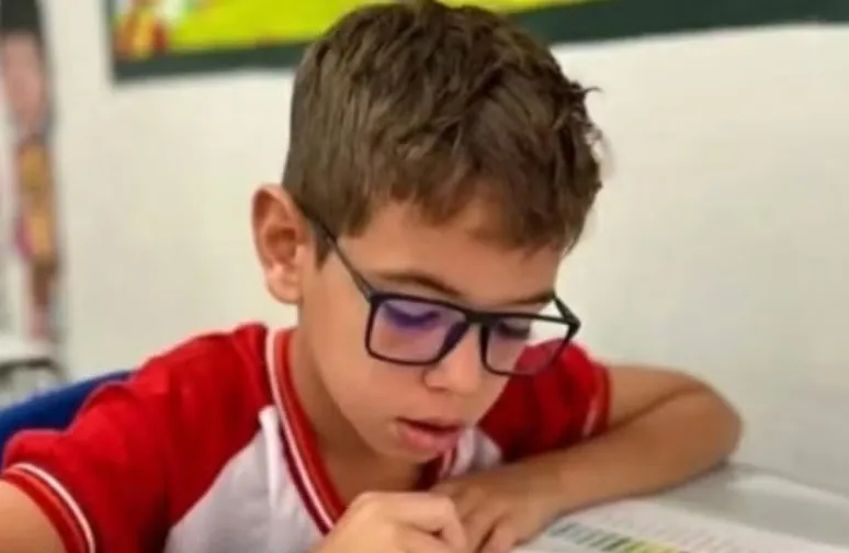 Criança de 9 anos morre após acidente elétrico em praça decorada para o Natal na Bahia