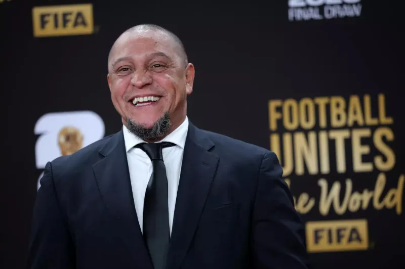 Roberto Carlos, ex-lateral da seleção, passa por cirurgia emergencial no coração e sofre complicações, diz jornal  