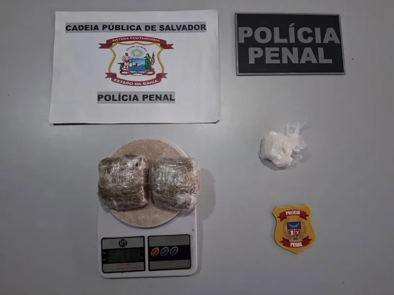 Cinco mulheres são presas ao tentar entrar com drogas em presídio na Bahia Cinco mulheres são presas ao tentar entrar com drogas em presídio na Bahia