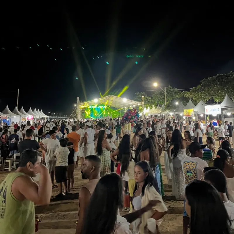 Multidão celebra a chegada de 2026 em um Réveillon inesquecível em Nova Viçosa Multidão celebra a chegada de 2026 em um Réveillon inesquecível em Nova Viçosa