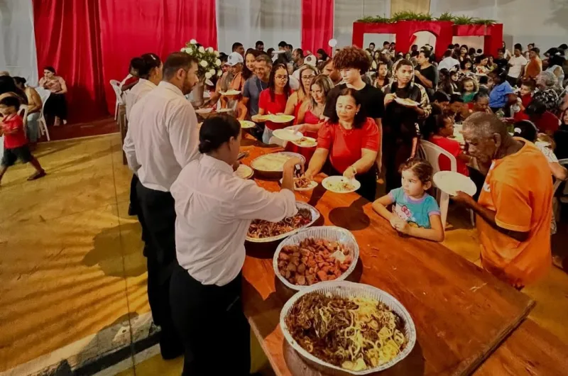 Ceia Comunitária de Natal reúne famílias e celebra espírito de união em Vereda