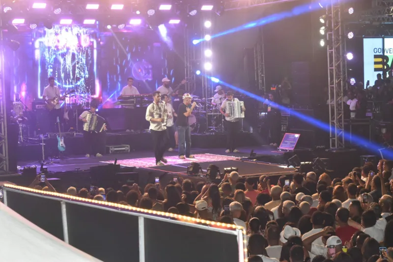 João Gomes arrasta multidão e faz show histórico no Réveillon de Prado