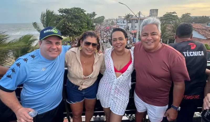 Rubynho comanda pagodão das antigas e faz a orla de Alcobaça tremer em arrastão 