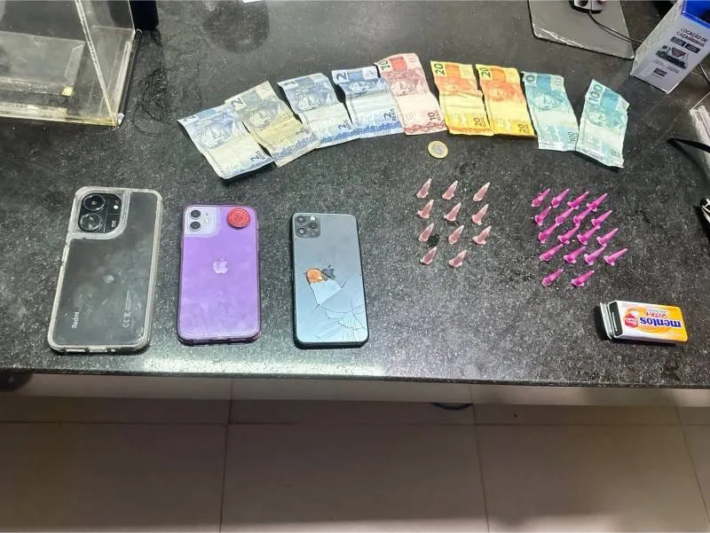 PMBA apreende drogas na cidade de Guaratinga.