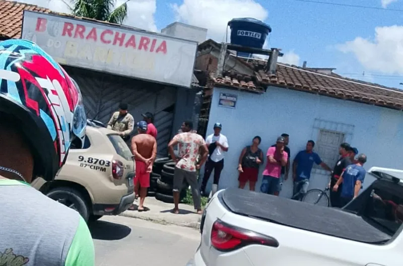Homem é executado a tiros dentro de borracharia em Teixeira de Freitas