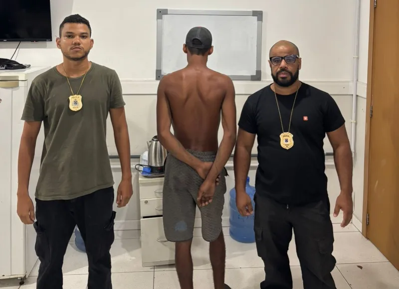 Homem invade loja pelo teto, desativa câmeras e acaba identificado pela Polícia Civil Homem invade loja pelo teto, desativa câmeras e acaba identificado pela Polícia Civil