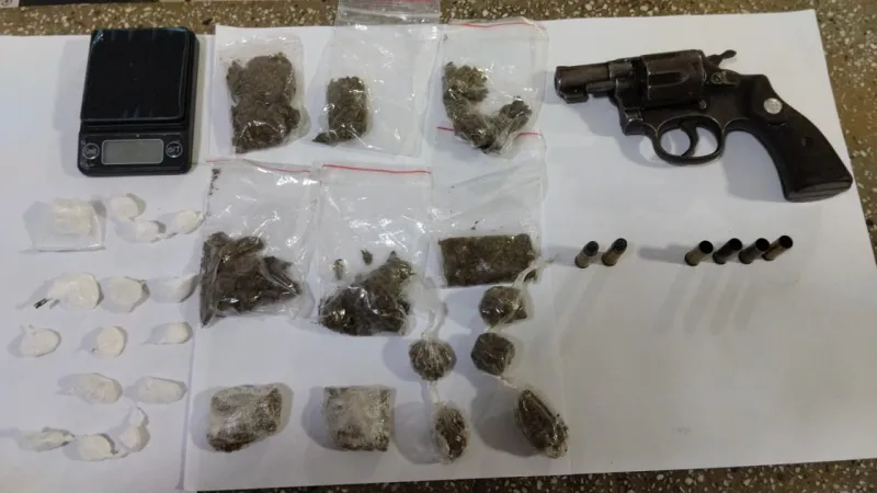 Confronto com a PM termina com suspeito morto e apreensão de drogas em Teixeira de Freitas