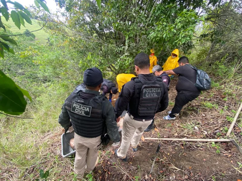 Corpo encontrado em cova rasa na zona rural de Eunápolis pode pertencer a jovem desaparecido há três semanas