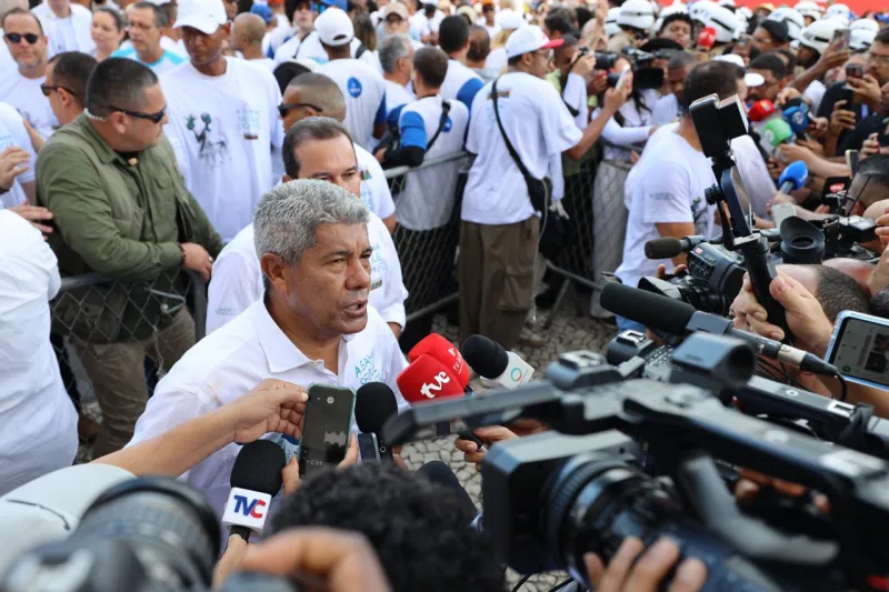 Governador Jerônimo Rodrigues celebra a fé e tradição baiana na chegada à Basílica do Senhor do Bonfim