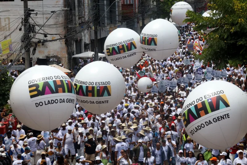 Governador Jerônimo Rodrigues celebra a fé e tradição baiana na chegada à Basílica do Senhor do Bonfim