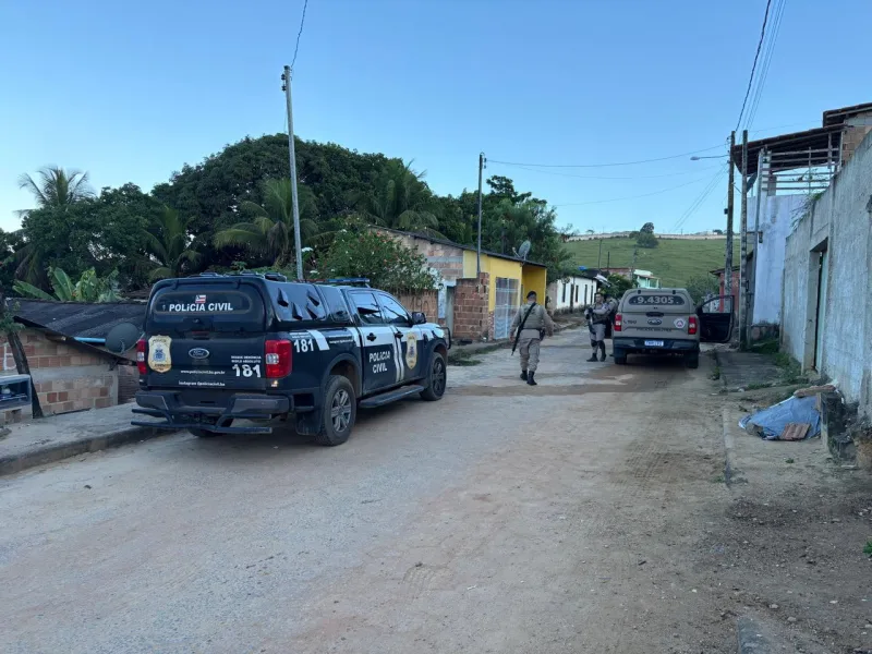 Jovem é preso com 1,7 kg de maconha e arma de uso restrito em Itamaraju.