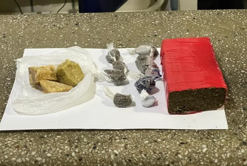 Polícia Militar apreende drogas em Teixeira de Freitas.