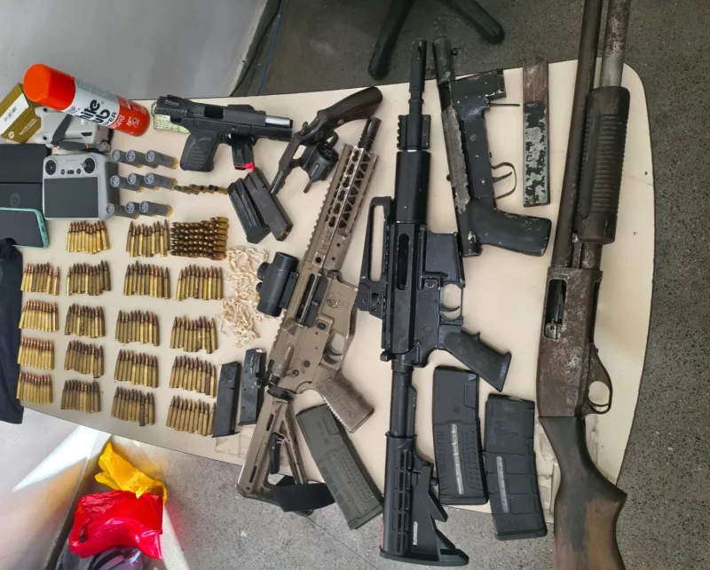 PM realiza apreensão de armas de guerra na zona rural de Itabuna PM realiza apreensão de armas de guerra na zona rural de Itabuna