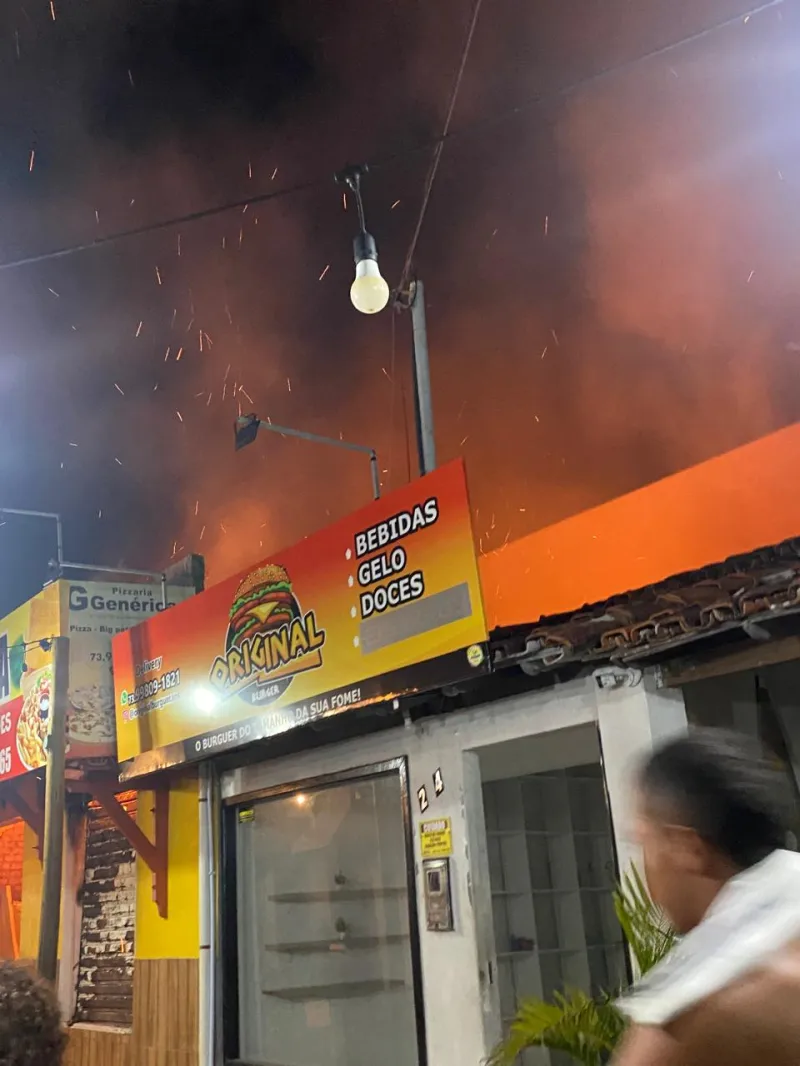 “Sozinho é difícil. Juntos é possível.” Alcobaça se une apoio a empresário que teve pizzaria destruido pelo fogo “Sozinho é difícil. Juntos é possível.” Alcobaça se une apoio a empresário que teve pizzaria destruido pelo fogo