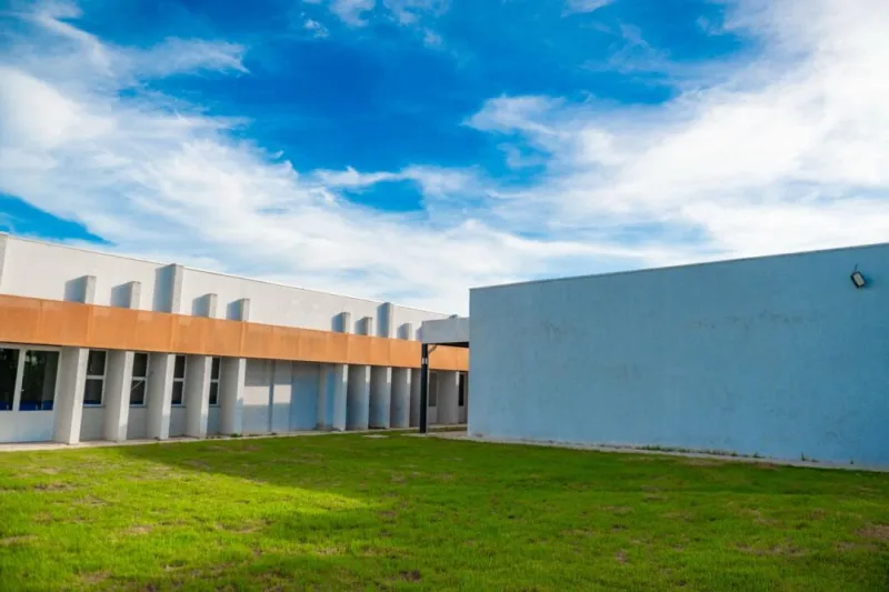 Com investimentos históricos na educação, gestão Marcelo Belitardo inaugura nova escola em Teixeira de Freitas
