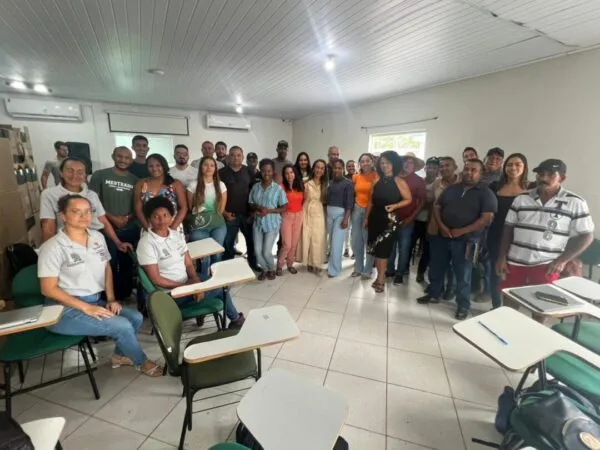 Chamamento público do PNAE reúne agricultores familiares e entidades no município Chamamento público do PNAE reúne agricultores familiares e entidades no município