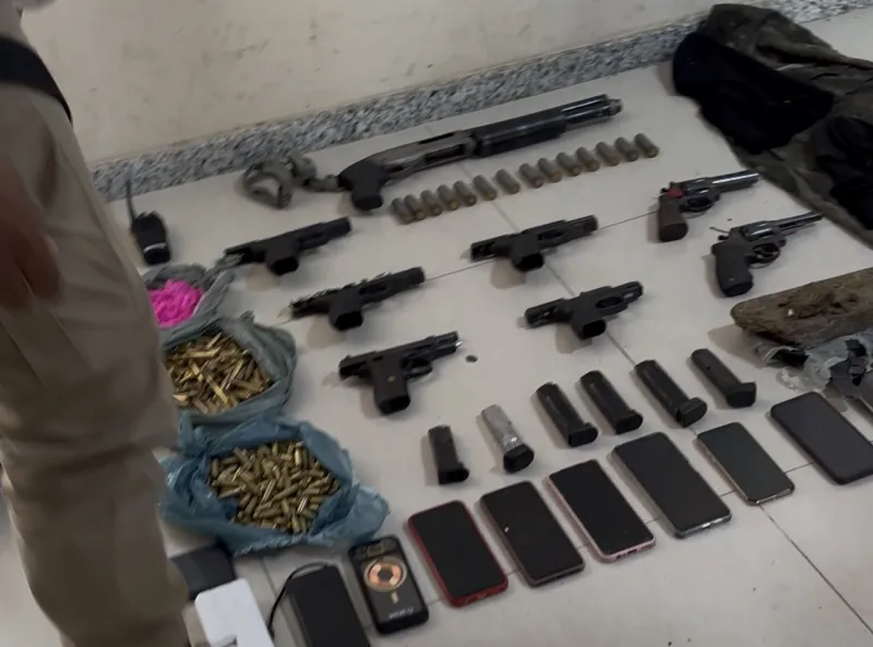 Oito criminosos mortos e um policial da Rondesp baleado em confronto com forças policias em Eunápolis Oito criminosos mortos e um policial da Rondesp baleado em confronto com forças policias em Eunápolis