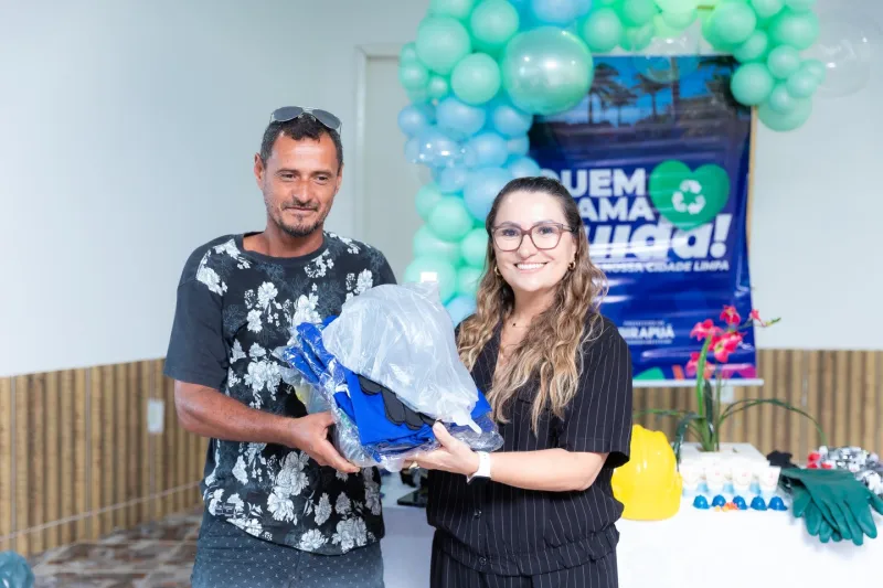 Prefeitura de Ibirapuã realiza entrega de EPIs à equipe de limpeza pública Prefeitura de Ibirapuã realiza entrega de EPIs à equipe de limpeza pública