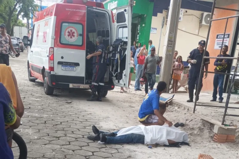 Tragédia em obra: operário morre após queda de andaime no centro de Teixeira de Freitas Tragédia em obra: operário morre após queda de andaime no centro de Teixeira de Freitas