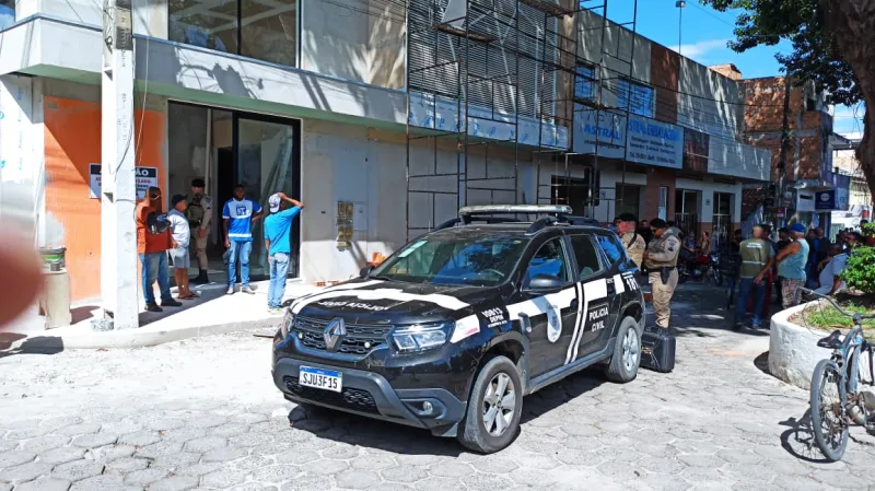 Tragédia em obra: operário morre após queda de andaime no centro de Teixeira de Freitas Tragédia em obra: operário morre após queda de andaime no centro de Teixeira de Freitas