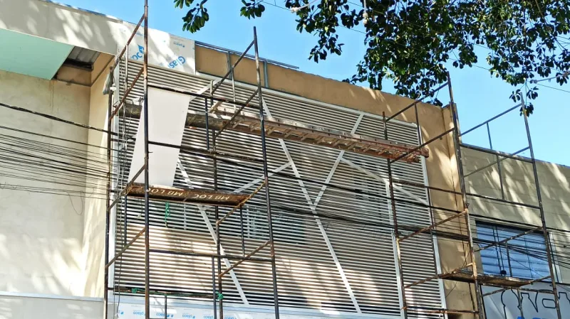 Tragédia em obra: operário morre após queda de andaime no centro de Teixeira de Freitas Tragédia em obra: operário morre após queda de andaime no centro de Teixeira de Freitas