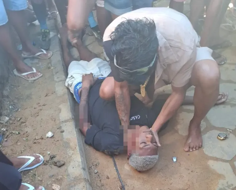 Tiros durante jogo de futebol amador deixam jovem morto em Itamaraju Tiros durante jogo de futebol amador deixam jovem morto em Itamaraju