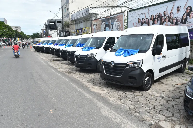 Investir em educação é cuidar do futuro: Teixeira de Freitas entrega maior frota de veículos já destinada à Educação Investir em educação é cuidar do futuro: Teixeira de Freitas entrega maior frota de veículos já destinada à Educação