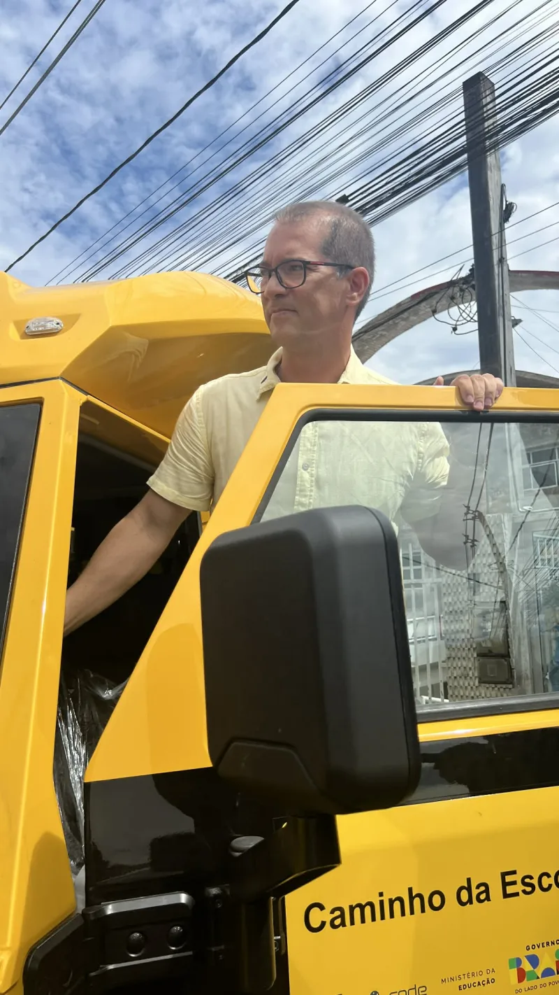 Investir em educação é cuidar do futuro: Teixeira de Freitas entrega maior frota de veículos já destinada à Educação Investir em educação é cuidar do futuro: Teixeira de Freitas entrega maior frota de veículos já destinada à Educação