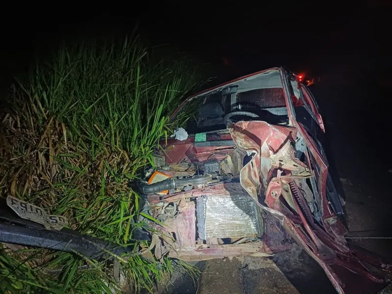 Três pessoas ficam feridas em acidente na BR-101 no município de Vereda Três pessoas ficam feridas em acidente na BR-101 no município de Vereda