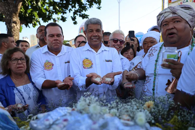 Fé e tradição marcam a Festa de Iemanjá em Salvador Fé e tradição marcam a Festa de Iemanjá em Salvador