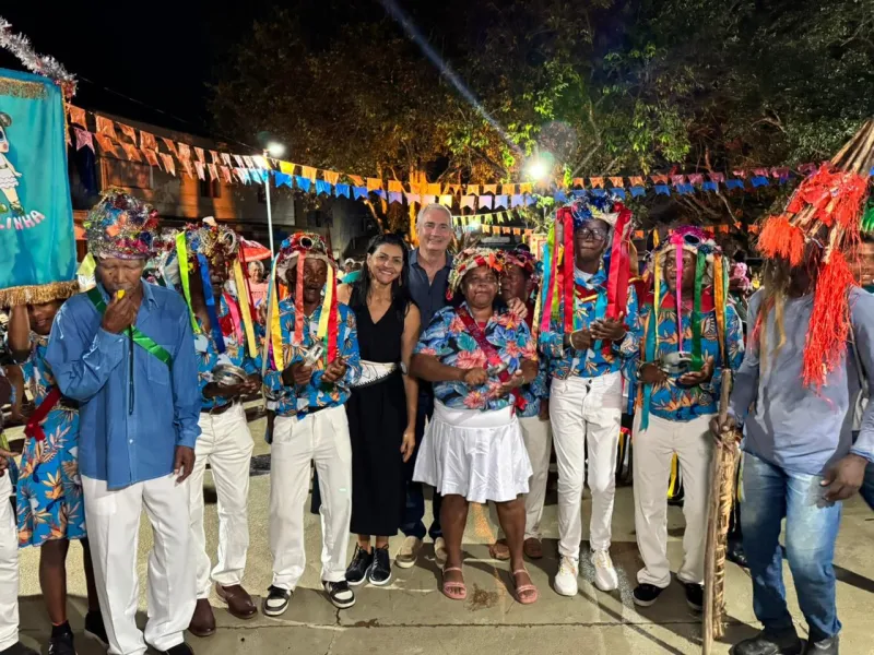 Folia de Reis em Medeiros Neto: Um Sucesso de cultura, música e tradição