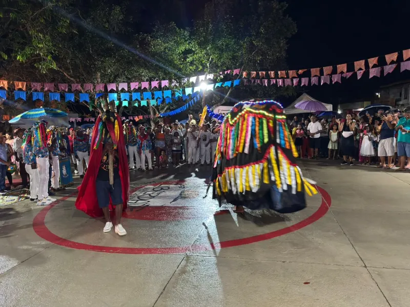 Folia de Reis em Medeiros Neto: Um Sucesso de cultura, música e tradição