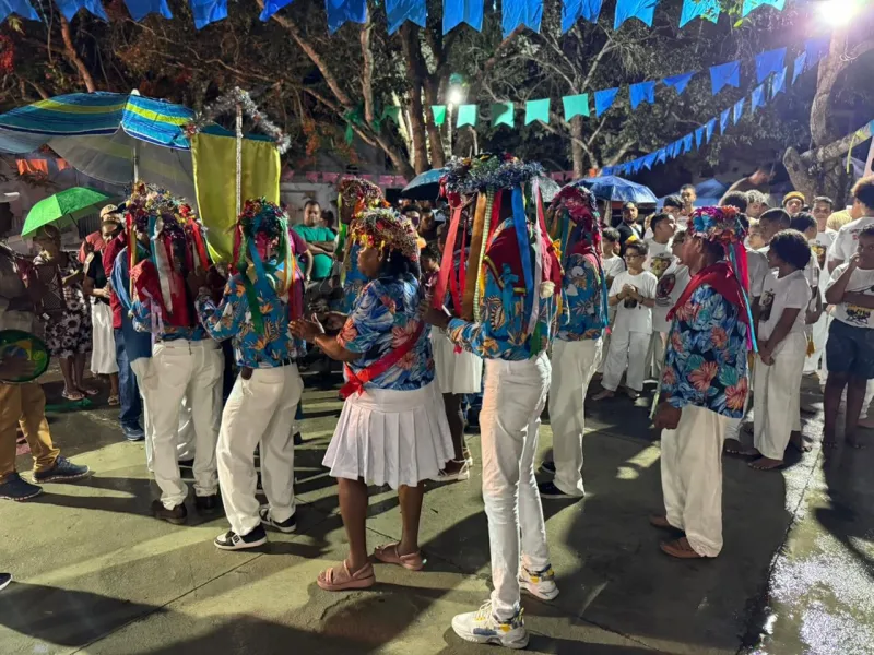 Folia de Reis em Medeiros Neto: Um Sucesso de cultura, música e tradição