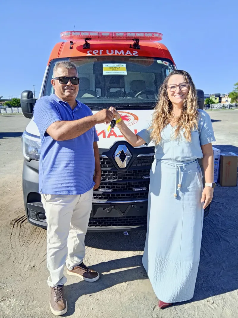 Ibirapuã avança na saúde com entrega de ambulância do SAMU e kit de Telessaúde