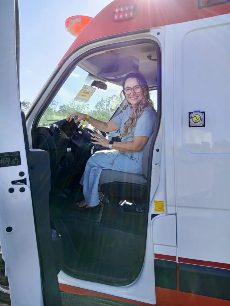 Ibirapuã avança na saúde com entrega de ambulância do SAMU e kit de Telessaúde