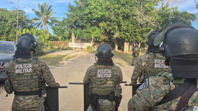 Conflito no campo - Forças de segurança retomam controle de Fazendas invadidas na Barra do Cahy, em Prado