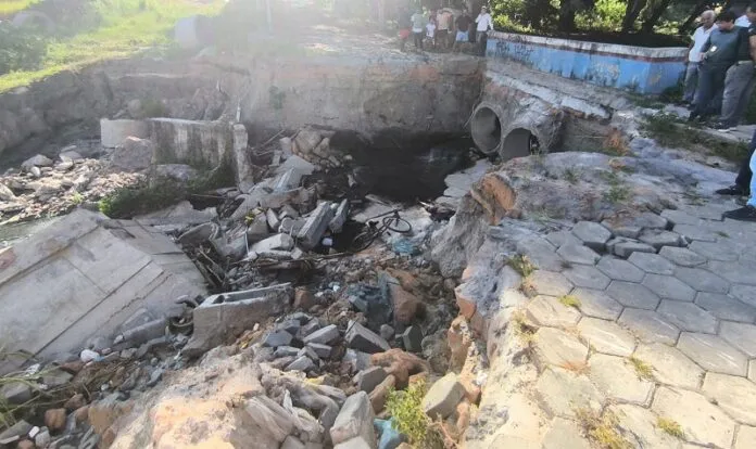 Homem morre após cair de bcicleta dentro de buraco em Itabatã