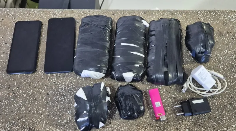 Dupla é presa pela PM ao tentar arremessar celulares para dentro de presídio em Teixeira de Freitas