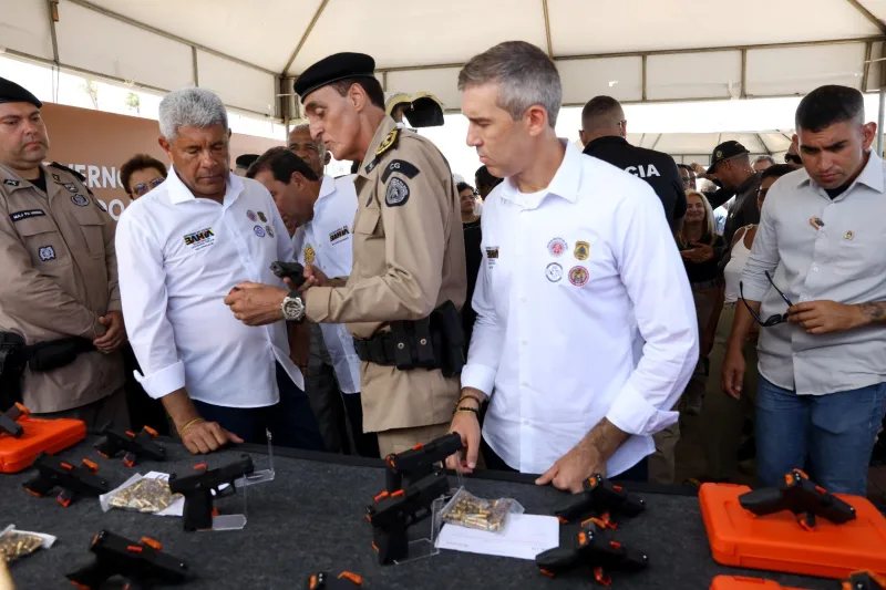 Bahia fortalece forças de segurança com entrega de 112 viaturas, armamentos e novos equipamentos