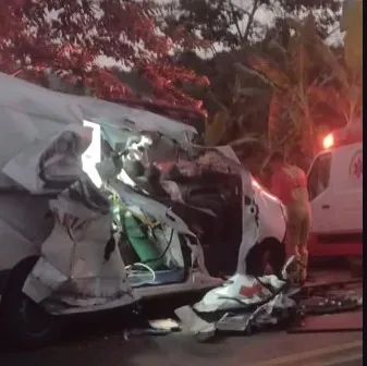 Tragédia: Médico recém-formado, enfermeira e acompanhante de paciente que saíram de Teixeira de Freitas morrem em acidente na BR-101