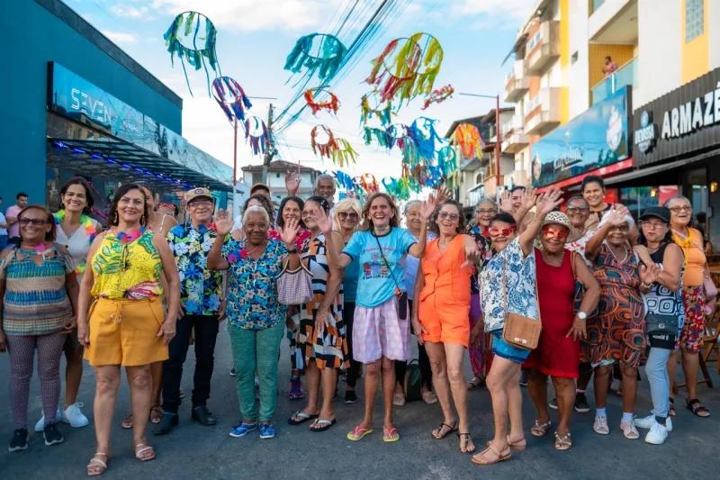 Pré-Carnaval Abre Alas em grande estilo em Teixeira de Freitas e reúne multidão na Rua da Pituba Pré-Carnaval Abre Alas em grande estilo em Teixeira de Freitas e reúne multidão na Rua da Pituba