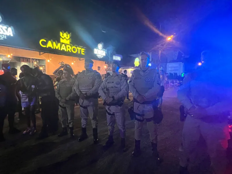 Pré-Carnaval Abre Alas em grande estilo em Teixeira de Freitas e reúne multidão na Rua da Pituba Pré-Carnaval Abre Alas em grande estilo em Teixeira de Freitas e reúne multidão na Rua da Pituba