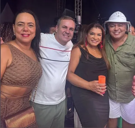 João Gomes coloca público para cantar em coro na primeira noite do Carnaval de Alcobaça