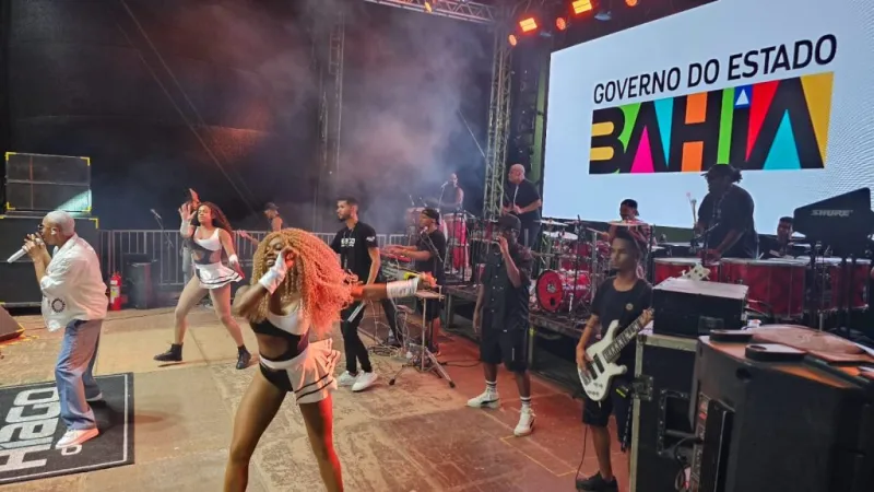 Abertura do Carnaval 2026 foi marcada pela alegria e mistura de ritmos em Mucuri