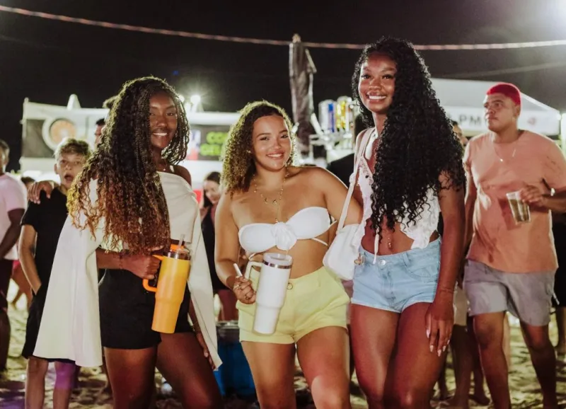 Abertura do Carnaval 2026 foi marcada pela alegria e mistura de ritmos em Mucuri